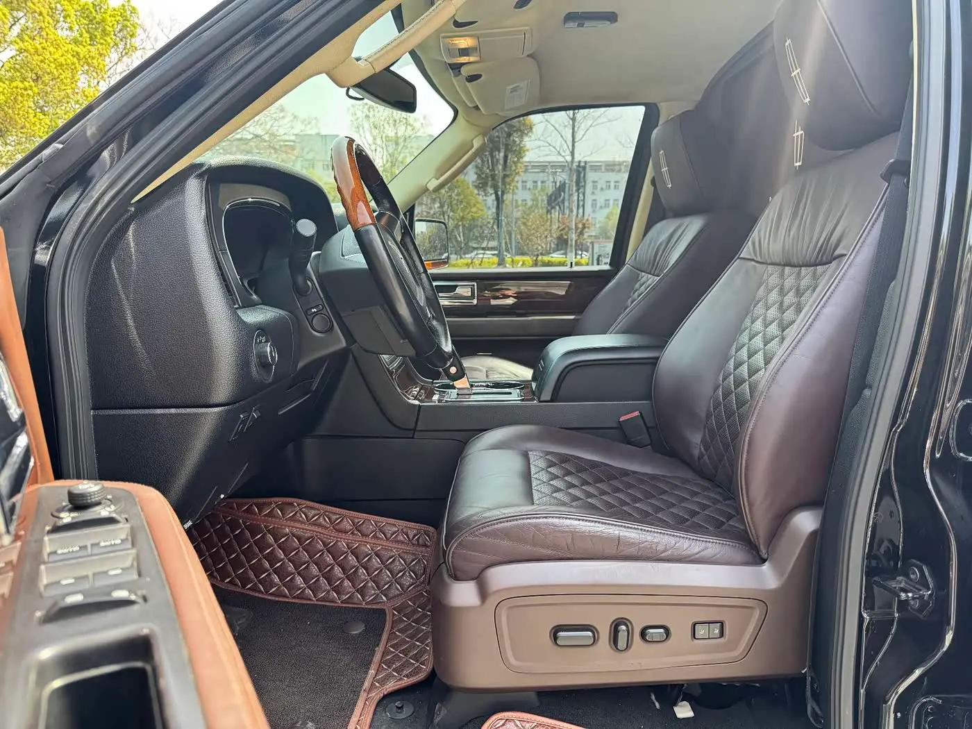 Lincoln Navigator 2018 — Фото 16/20