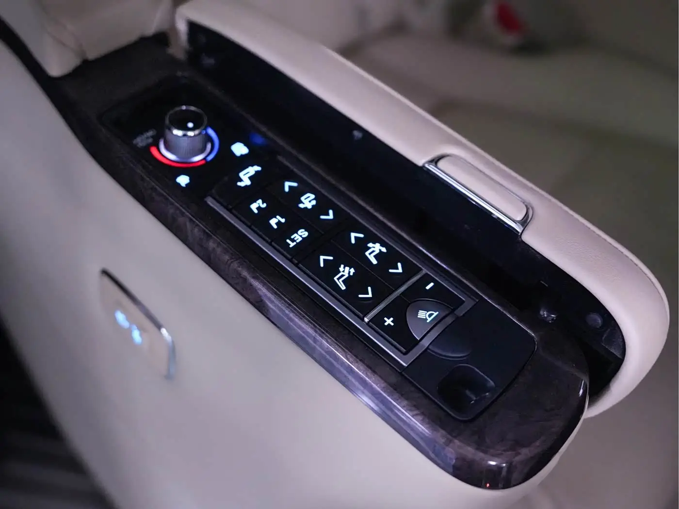 Toyota Alphard 2019 — Фото 20/20