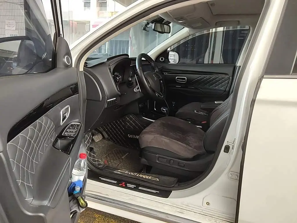 Mitsubishi Outlander 2021 — Şəkil 17/20