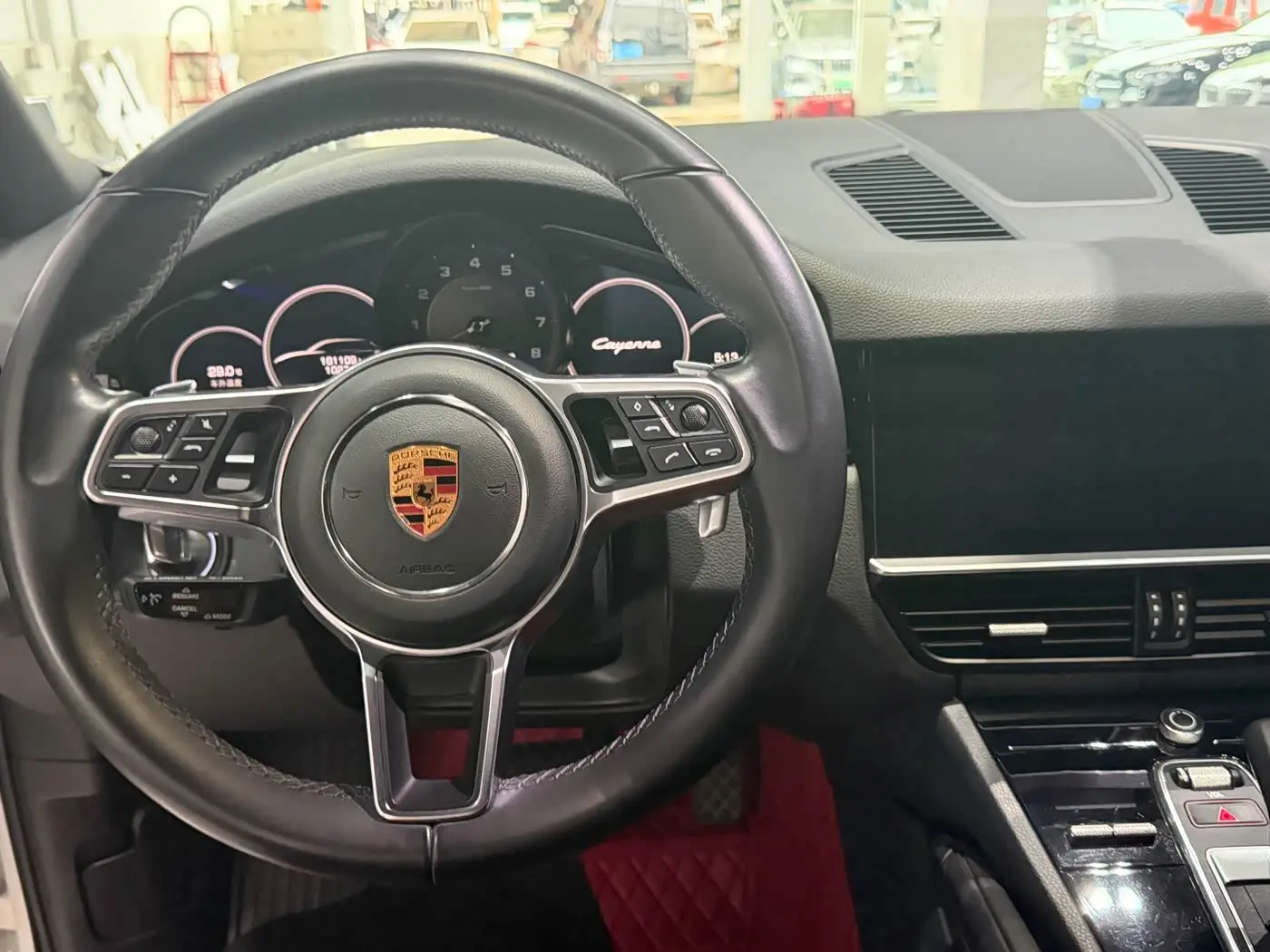 Porsche Cayenne 2018 — Photo 11/16