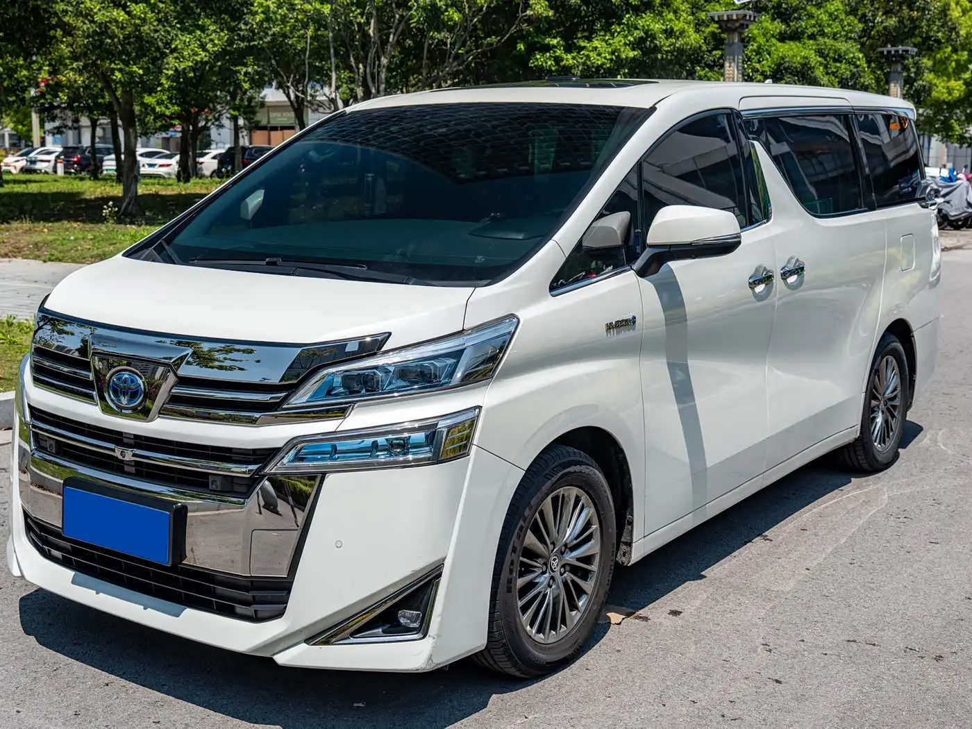 Toyota Vellfire 2020 — Фото 1/19