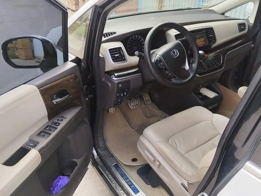 Honda Odyssey 2017 — Şəkil 9/16
