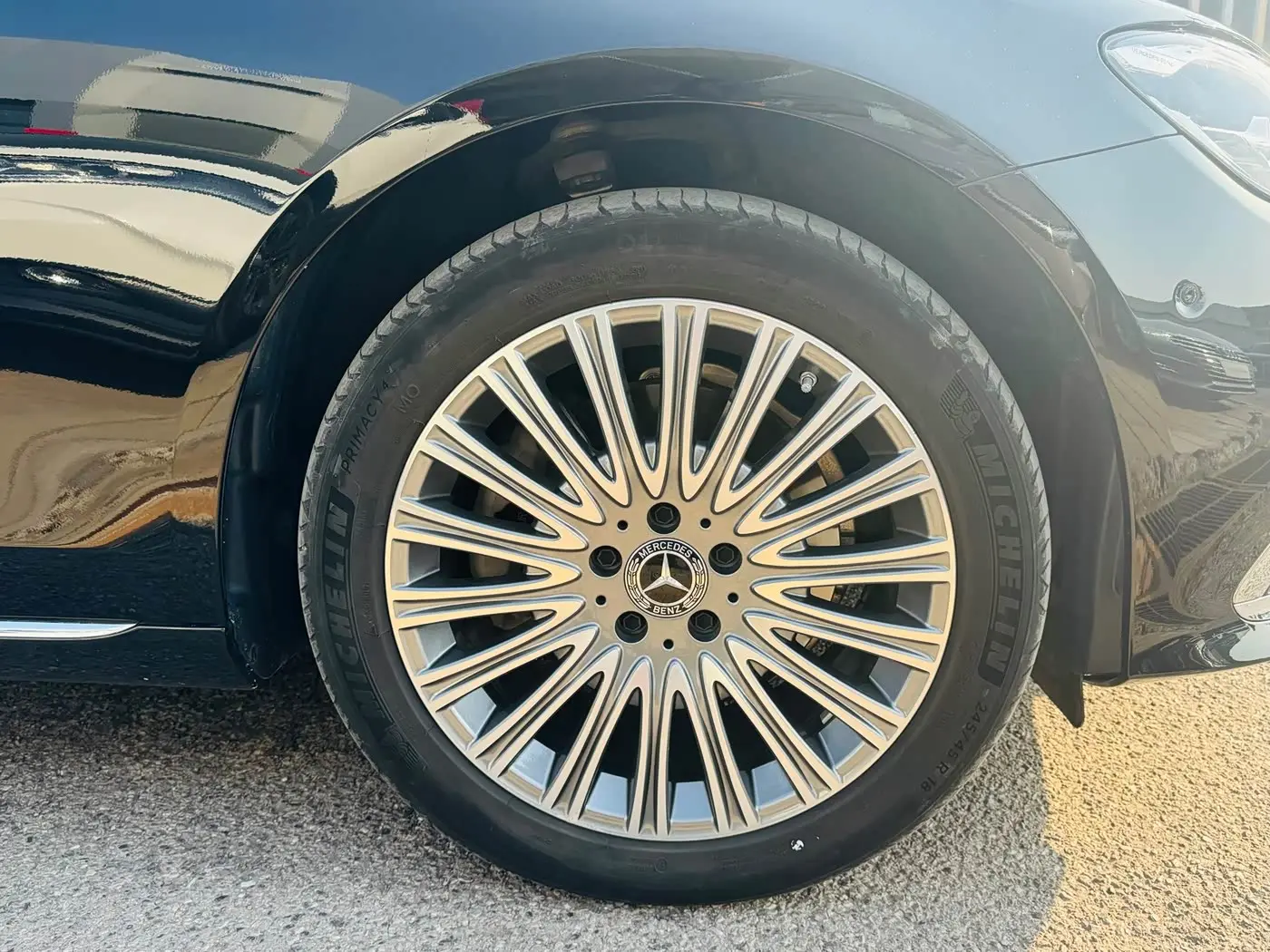 Mercedes-Benz E-Class 2022 — Photo 7/20