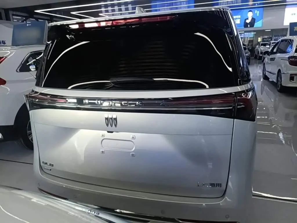 Buick GL8 New Energy 2025 — Photo 6/20