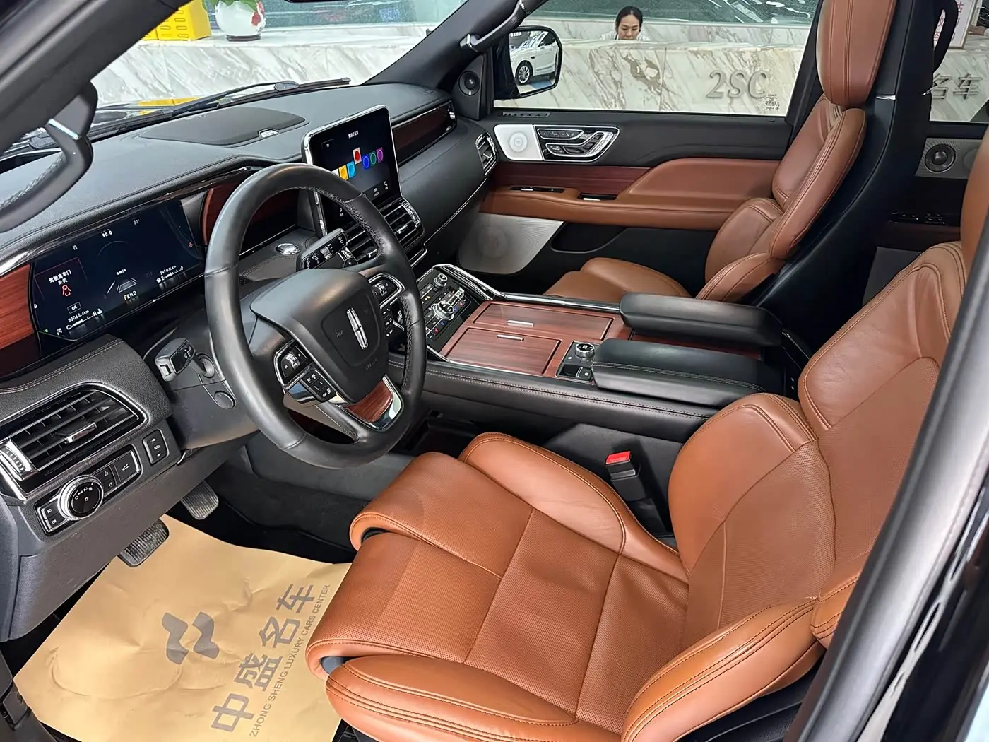 Lincoln Navigator 2021 — Photo 12/20