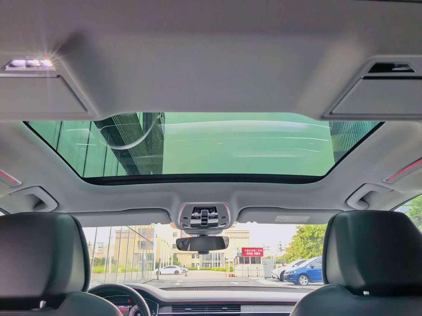 Audi A8 2022 — Photo 16/18