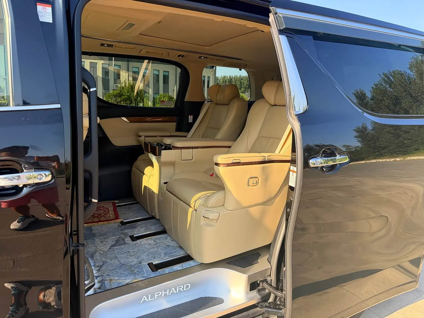 Toyota Alphard 2015 — Photo 9/15