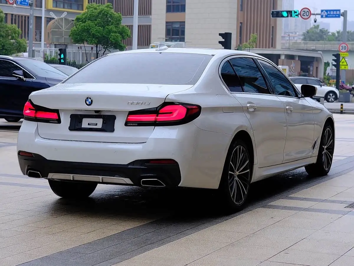 BMW 5 Series 2021 — Photo 14/14