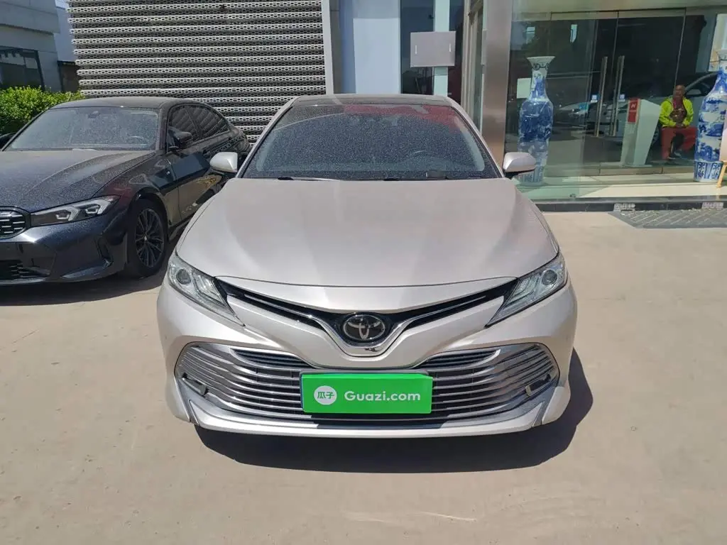 Toyota Camry 2020 — ფოტო 2/19