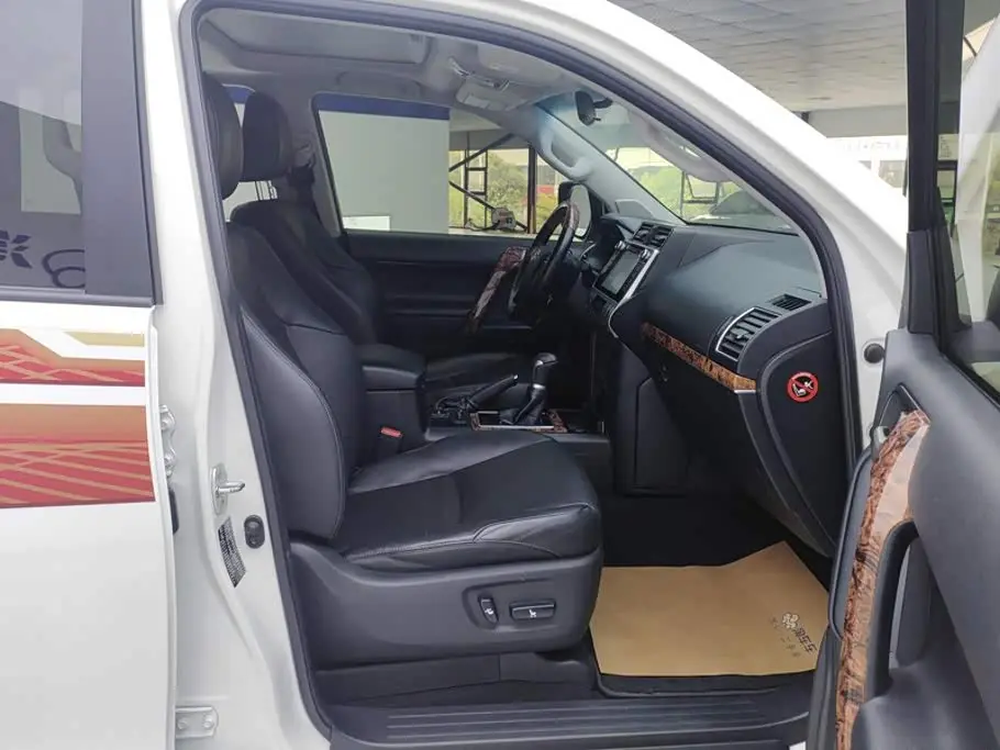 Toyota Prado 2019 — Photo 8/16