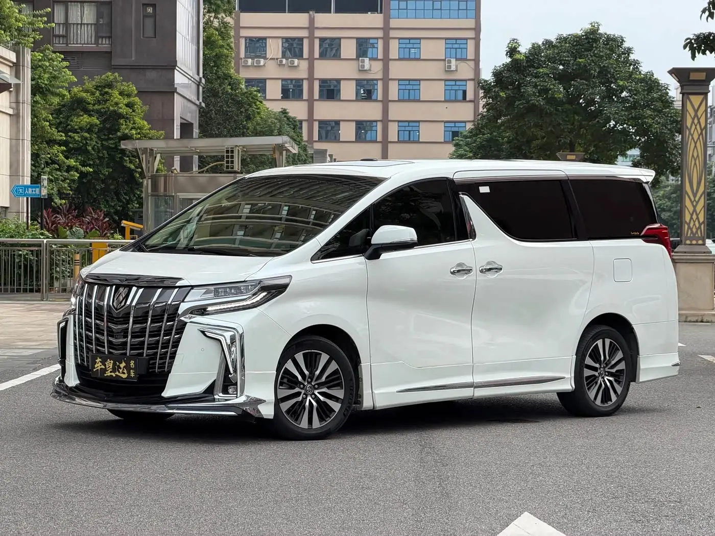 Toyota Alphard 2019 — Фото 6/20