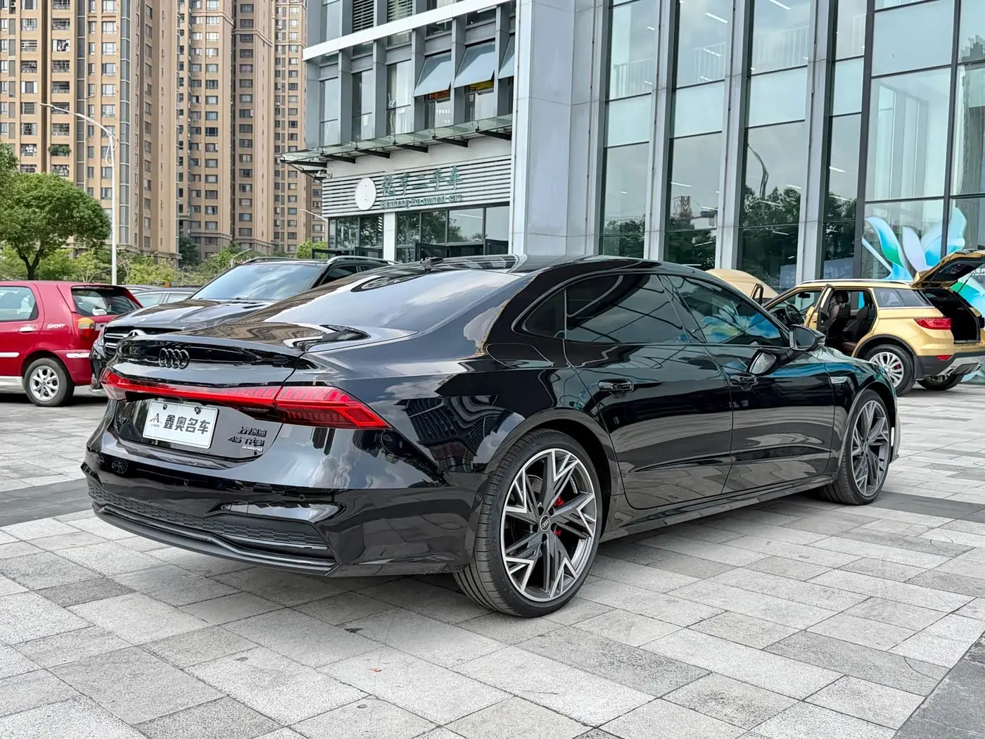 Audi A7L 2024 — Фото 7/20