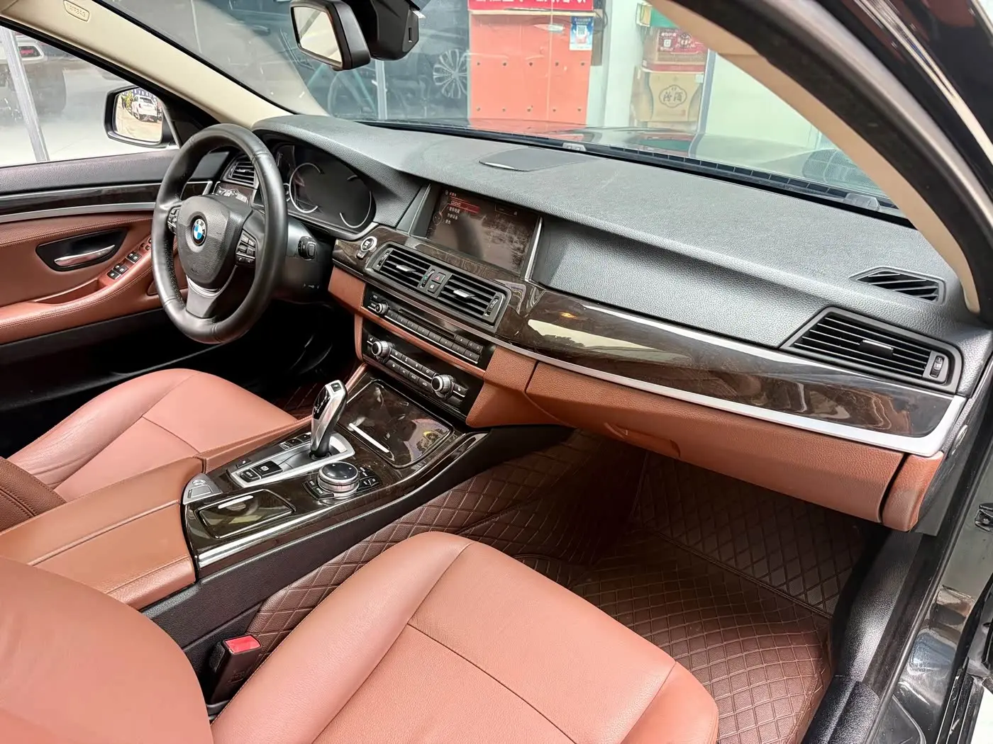 BMW 5 Series 2017 — Фото 12/16