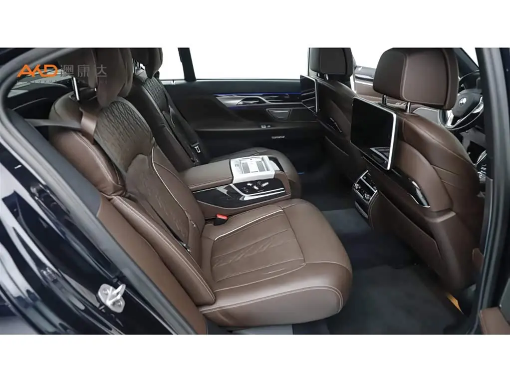 BMW 7 Series 2017 — Фото 8/10