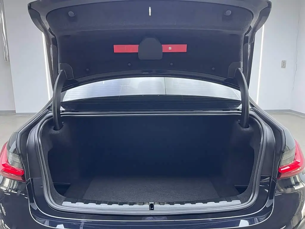 BMW 3 Series 2025 — Photo 9/20