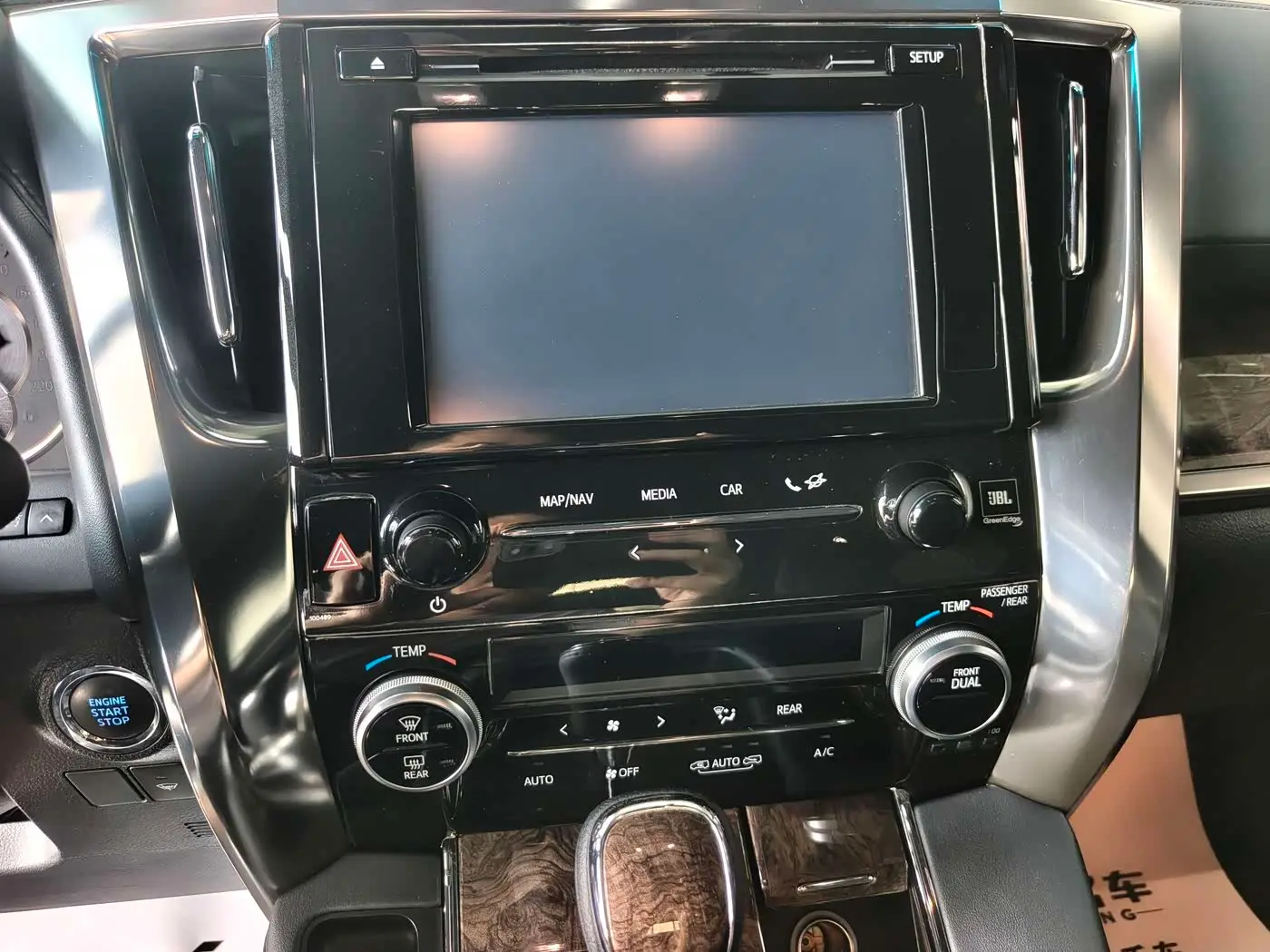Toyota Alphard 2018 — Photo 20/20