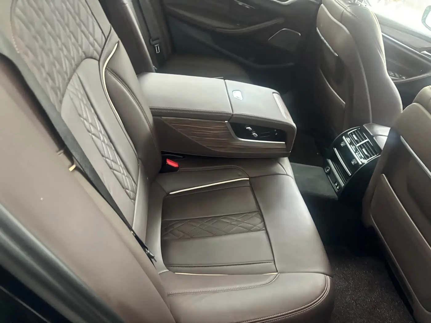 BMW 5 Series 2020 — Photo 10/20