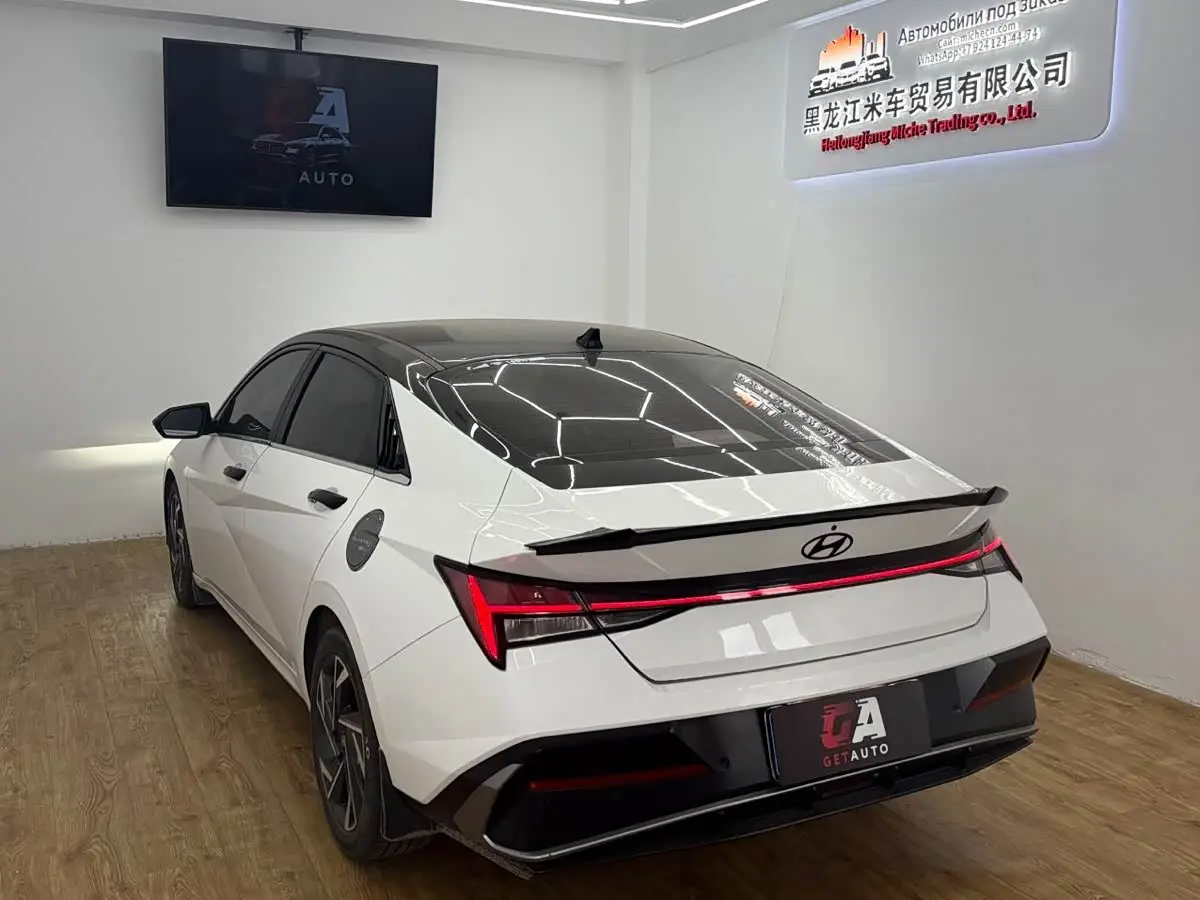 Hyundai Elantra 2023 — Photo 4/16