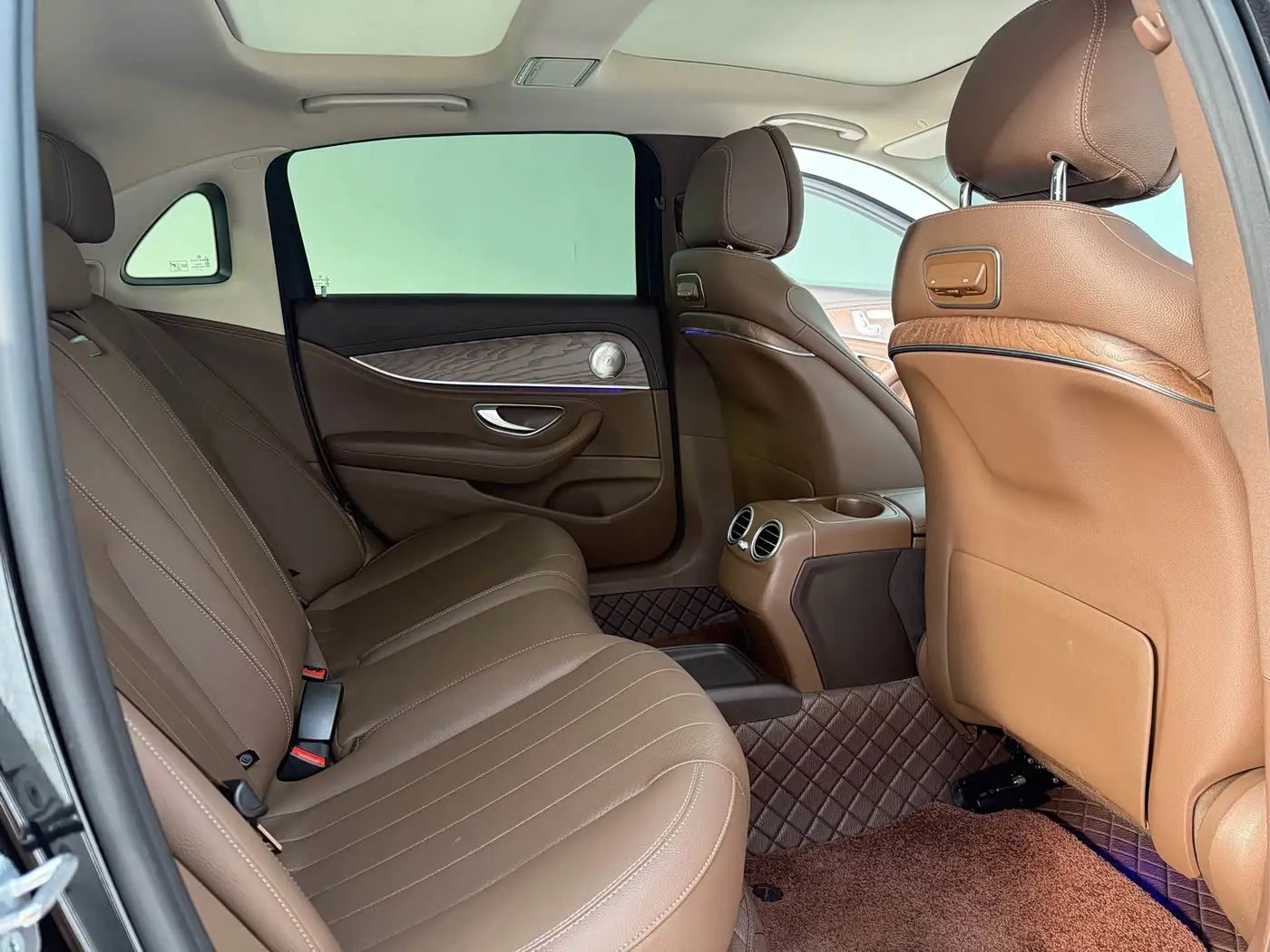 Mercedes-Benz E-Class 2020 — ფოტო 10/20