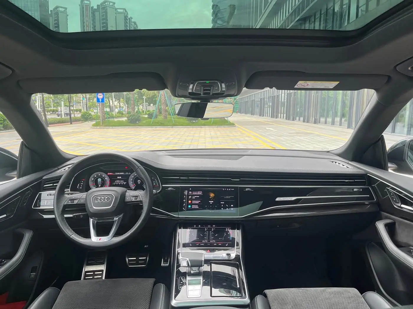 Audi Q8 2021 — Photo 8/15