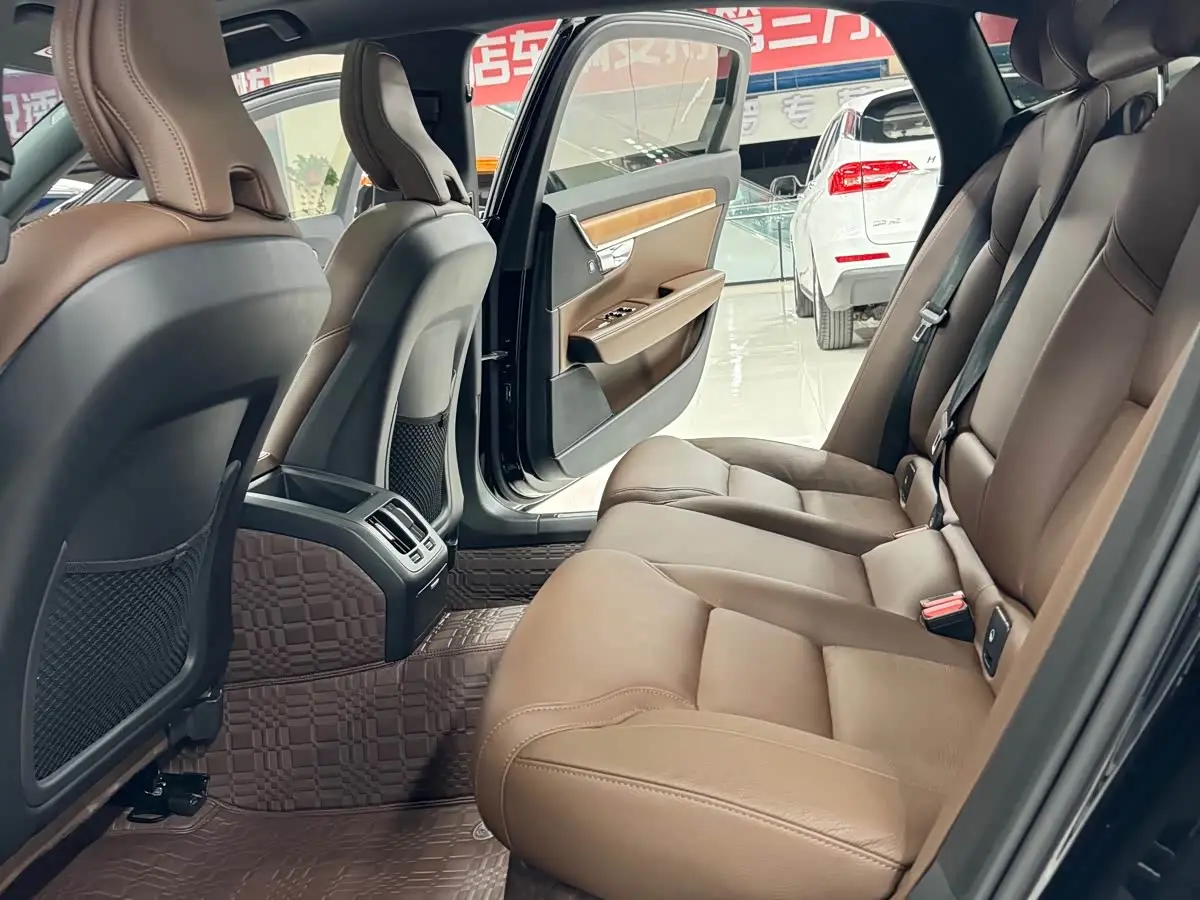 Volvo S90 2023 — Photo 18/20