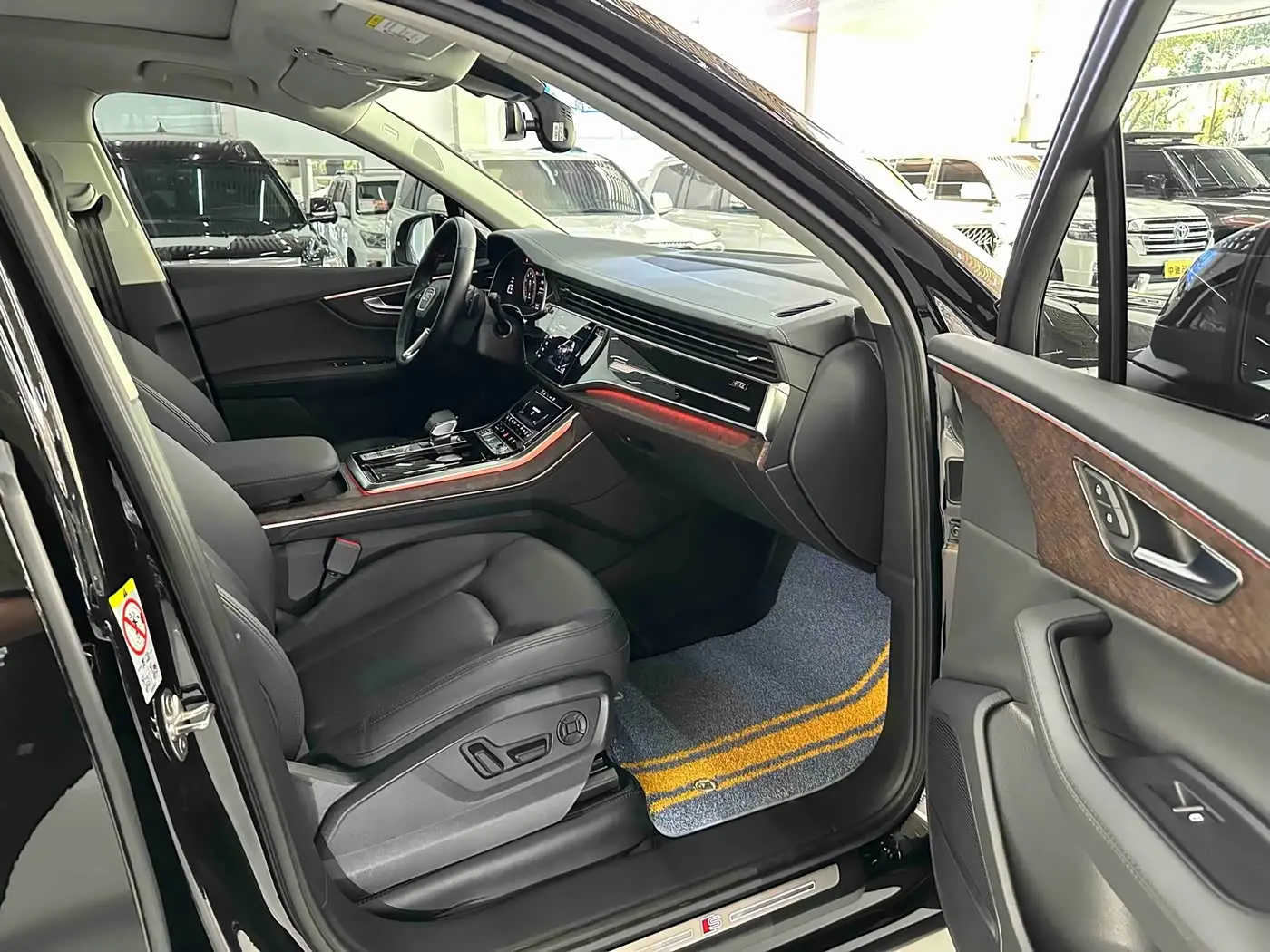 Audi Q7 2023 — Photo 11/16