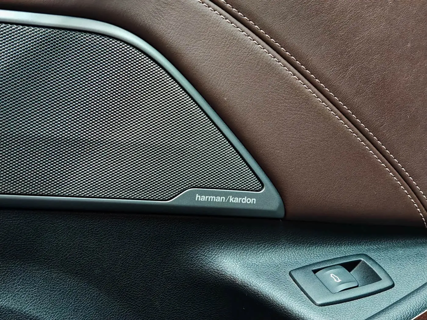 BMW 5 Series 2018 — Фото 18/20
