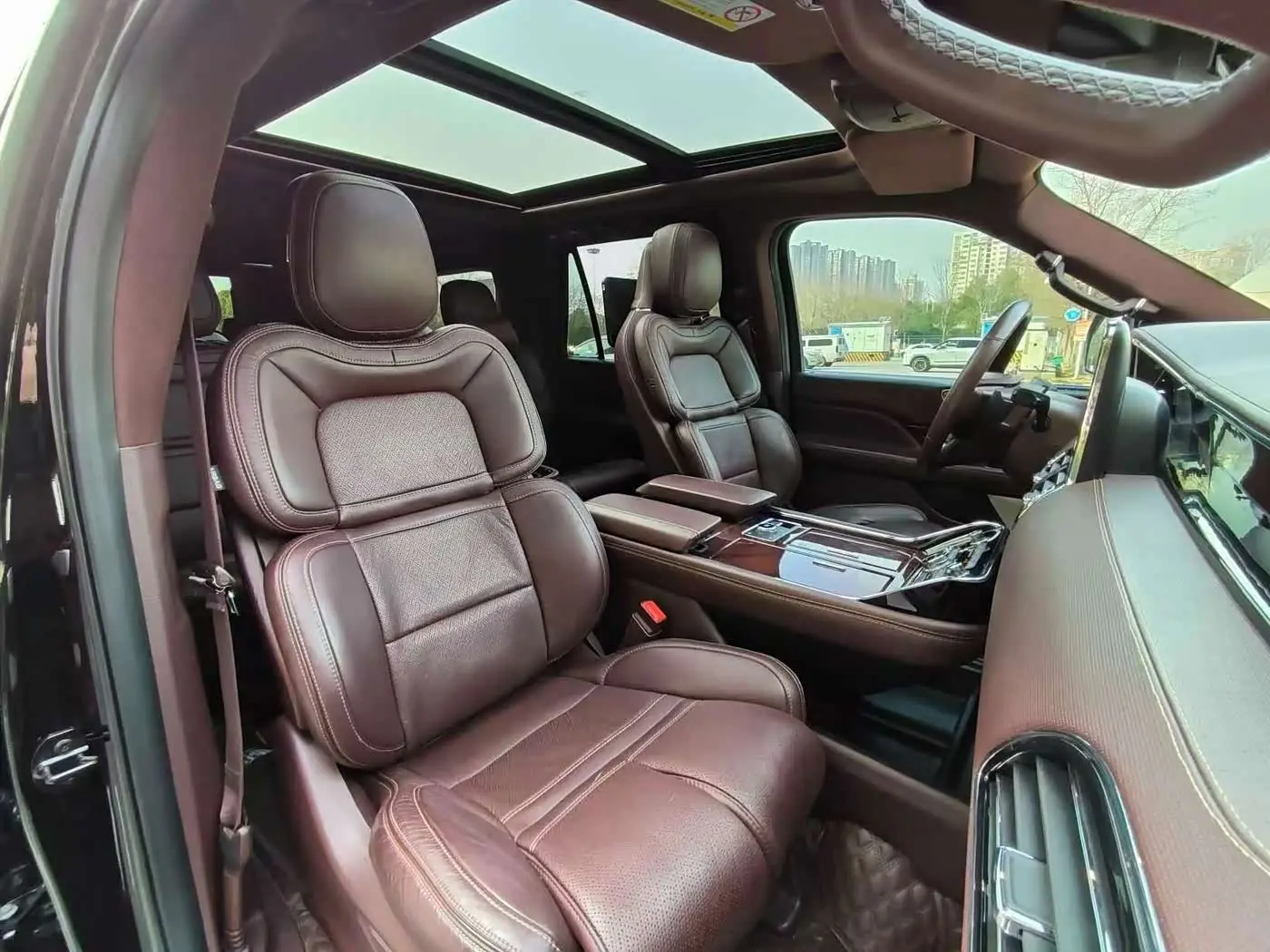 Lincoln Navigator 2021 — Photo 4/20