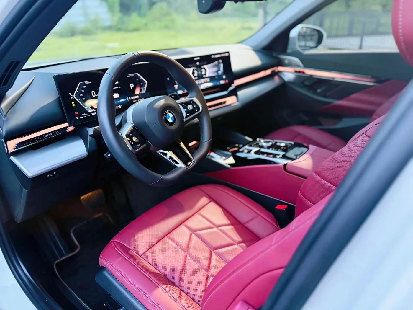 BMW 5 Series 2025 — Фото 12/20