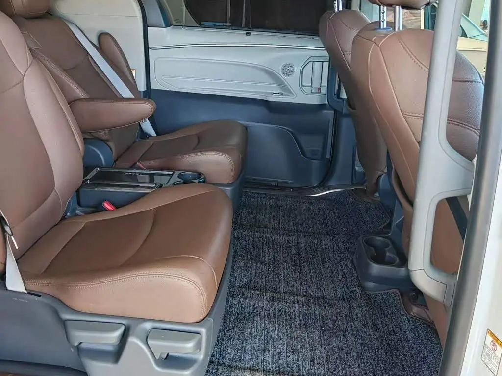 Toyota Sienna 2024 — Photo 8/8