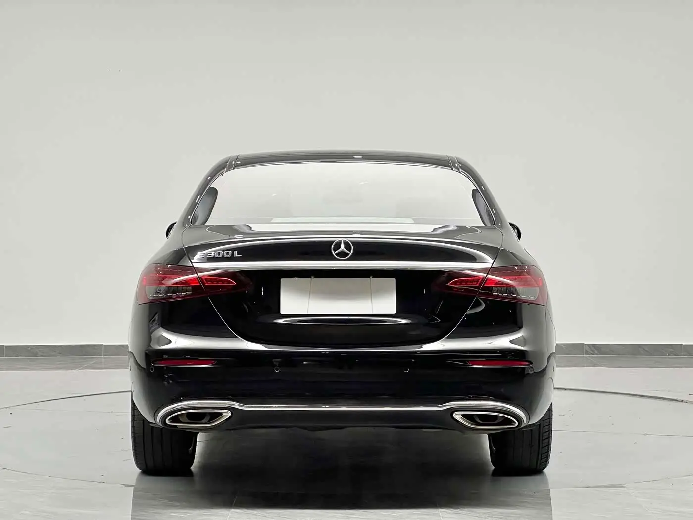 Mercedes-Benz E-Class 2022 — Photo 6/20