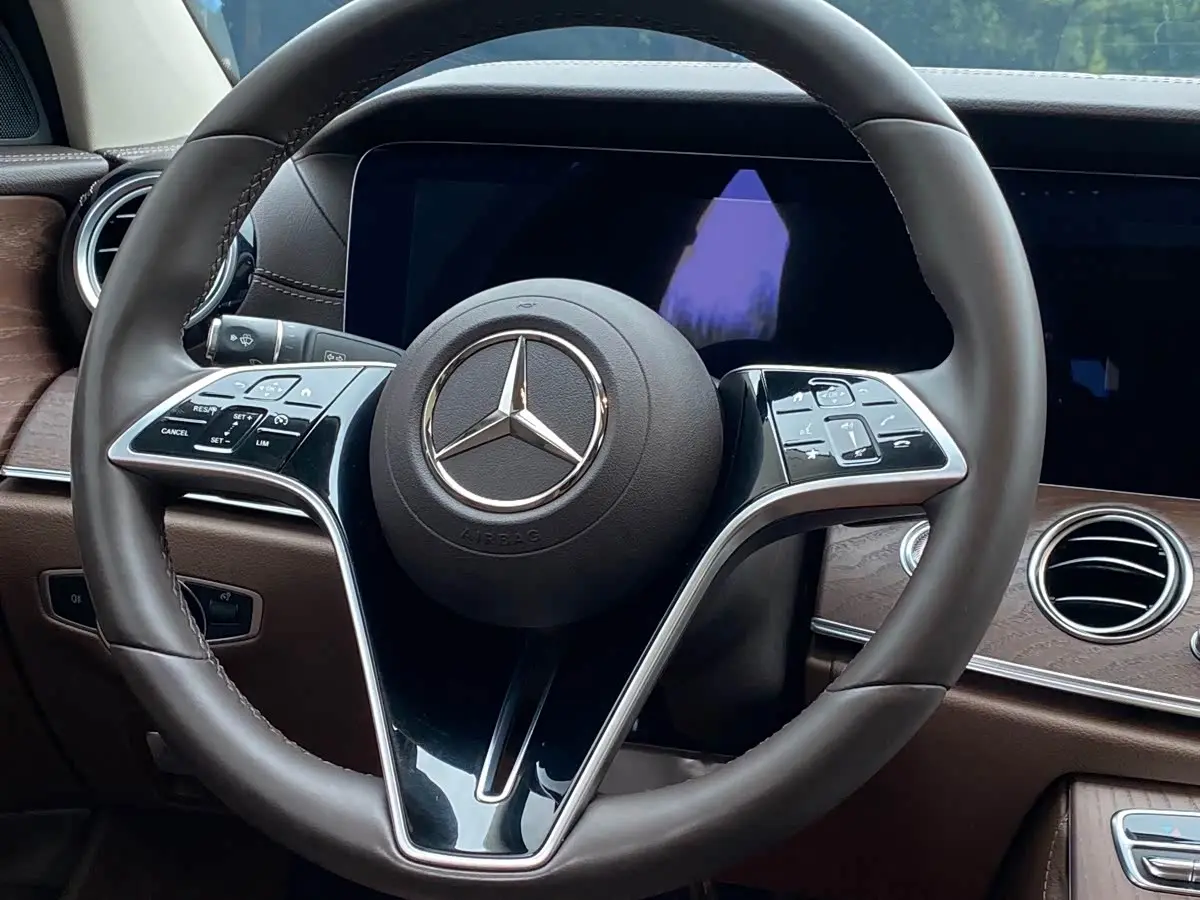 Mercedes-Benz E-Class 2022 — Фото 11/12