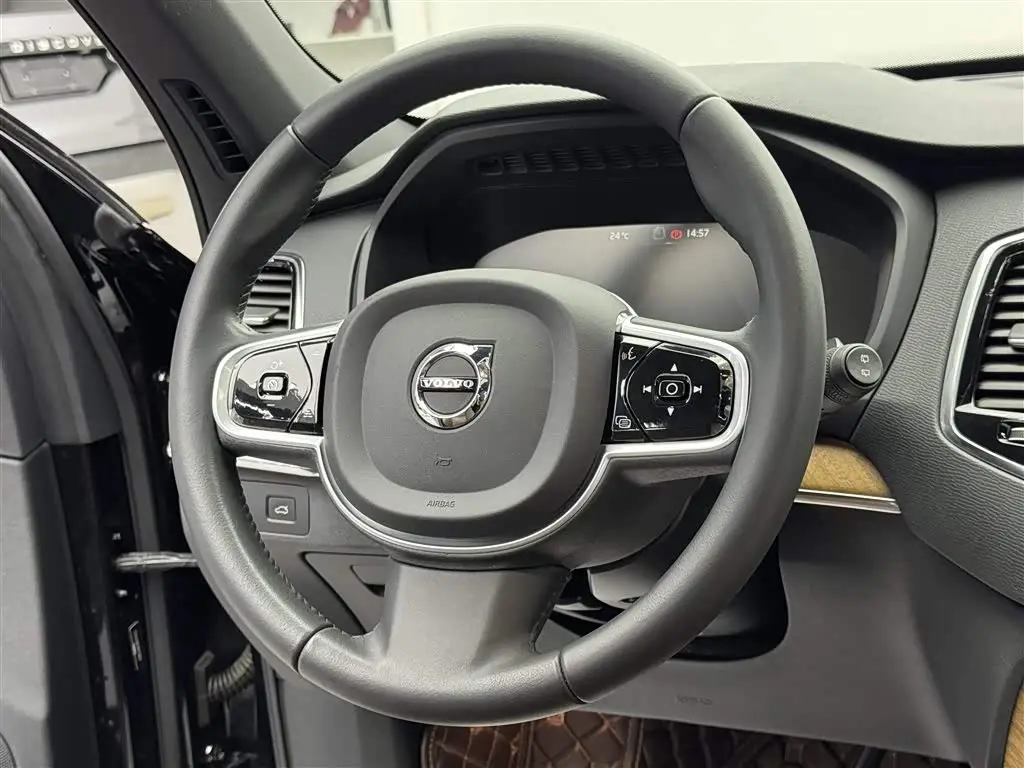 Volvo XC90 2022 — Photo 11/14