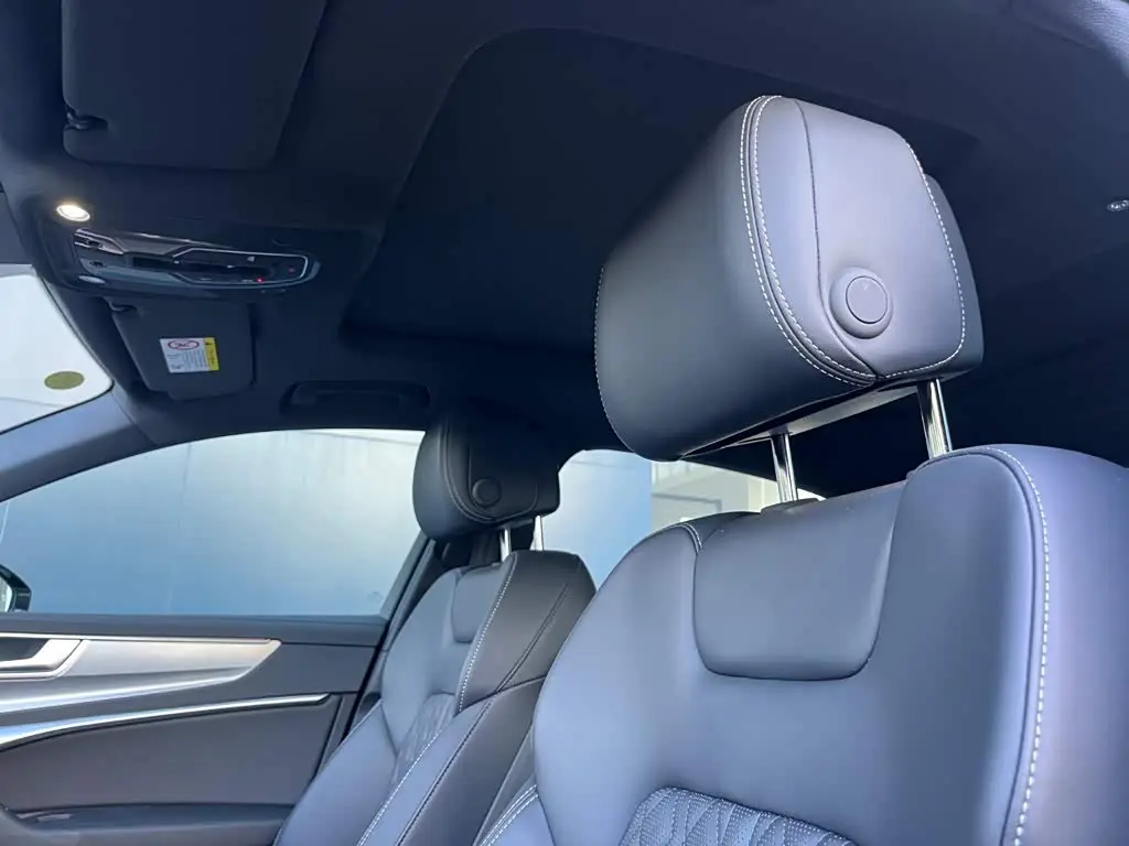 Audi A6L 2025 — Photo 13/17