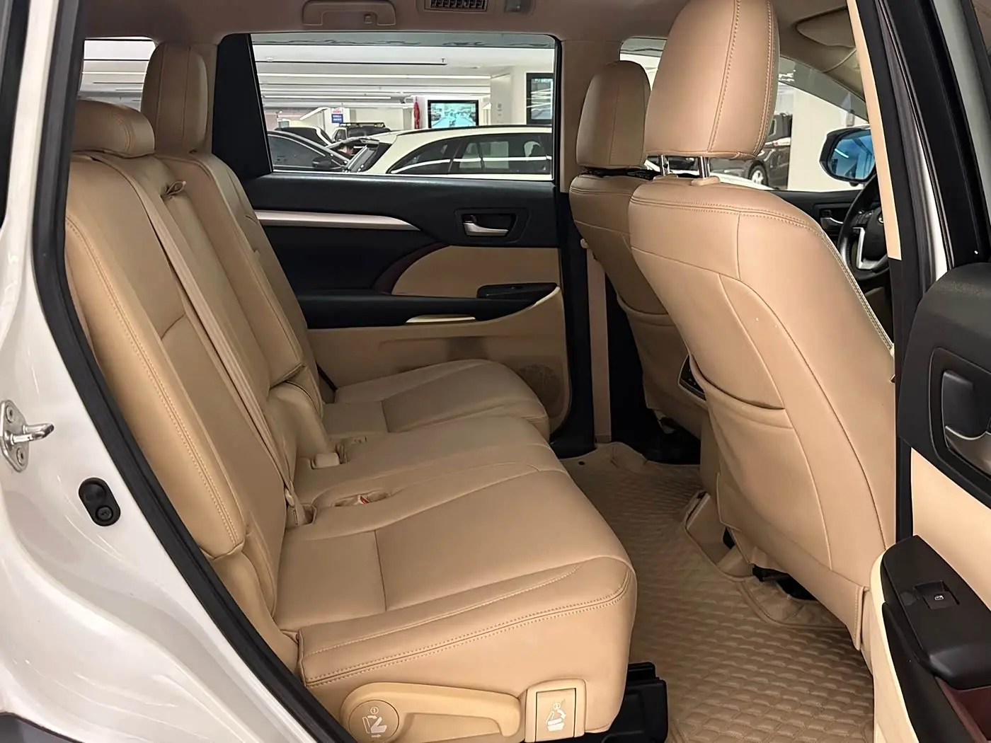 Toyota Highlander 2016 — Photo 12/17