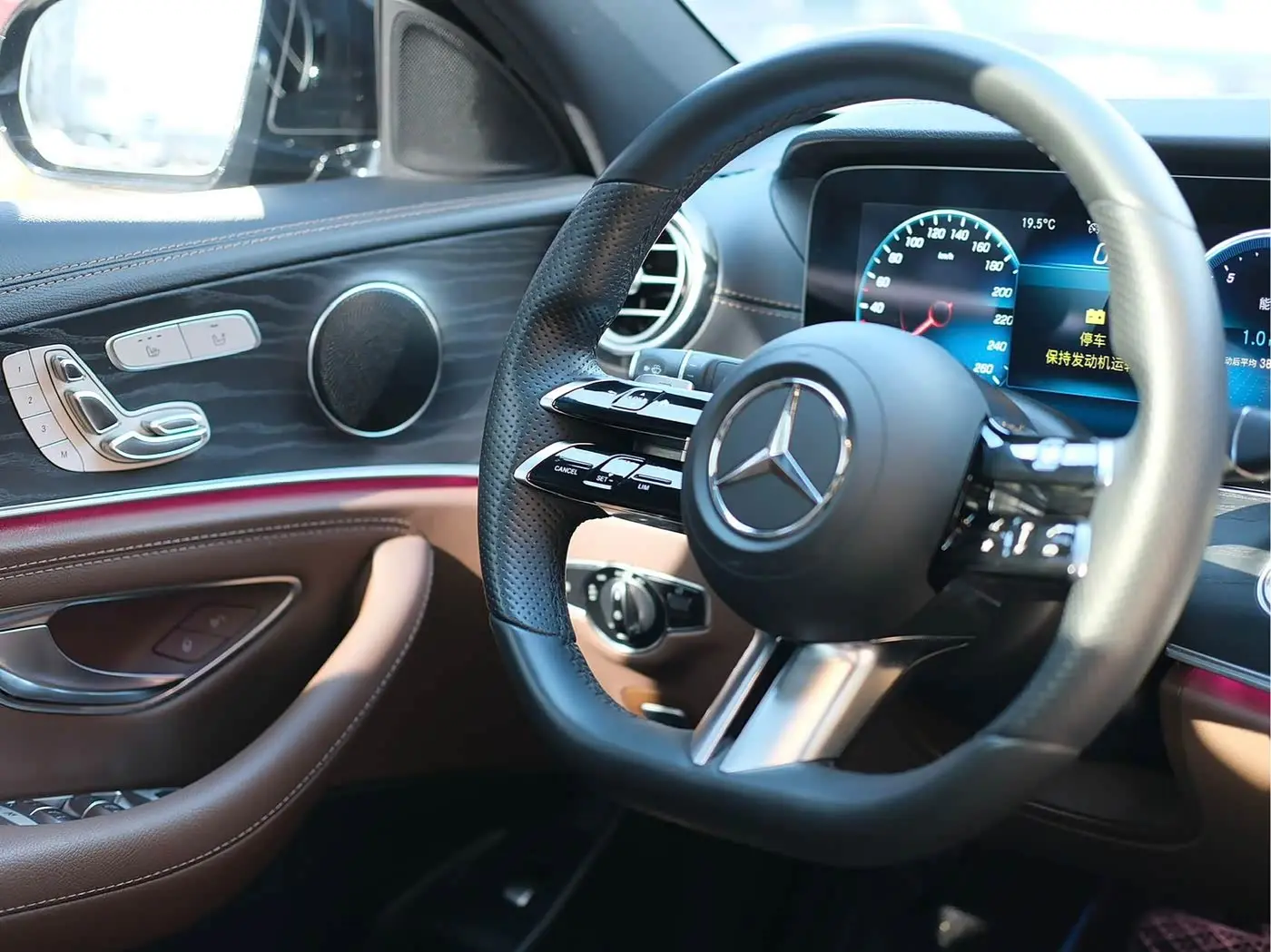 Mercedes-Benz E-Class 2021 — Photo 7/17