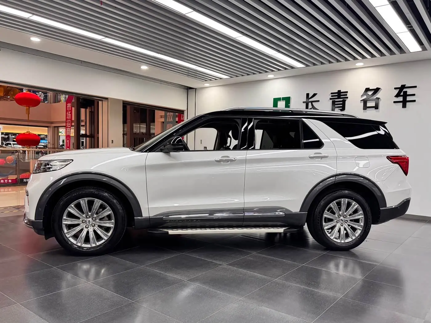 Ford Explorer 2021 — Photo 3/14