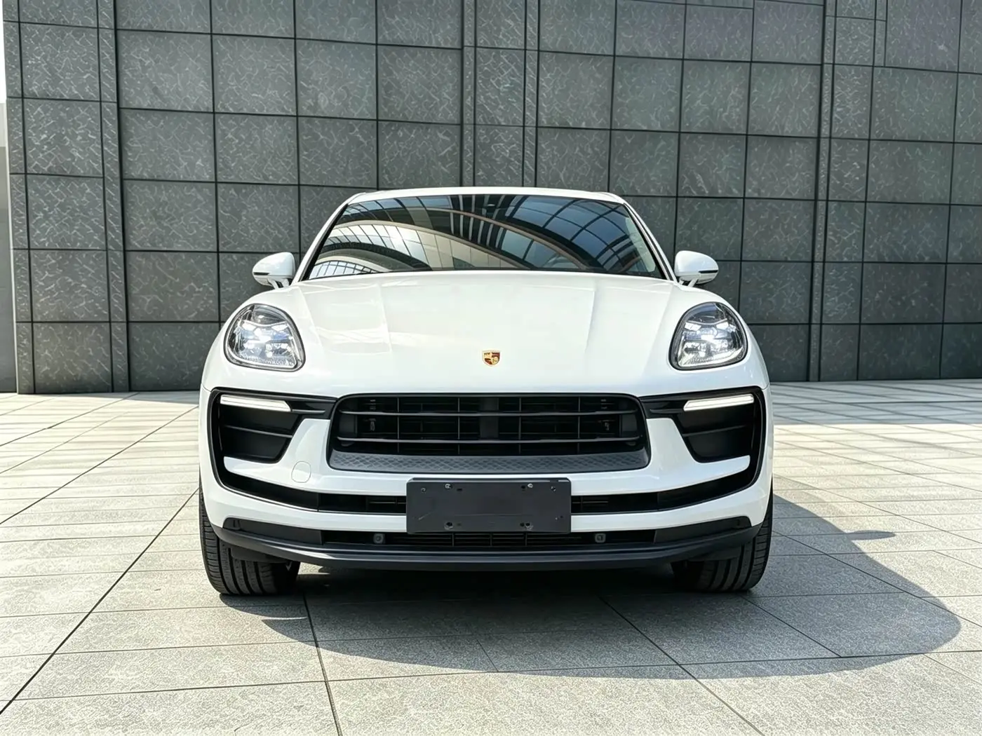 Porsche Macan 2025 — Фото 2/18