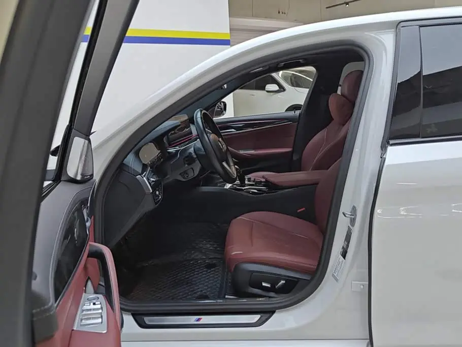 BMW 5 Series 2023 — Şəkil 9/16