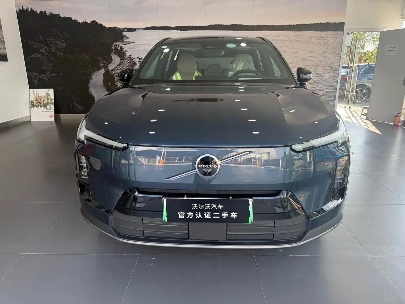 Volvo XC70 Plug-in Hybrid 2026 — Фото 3/17