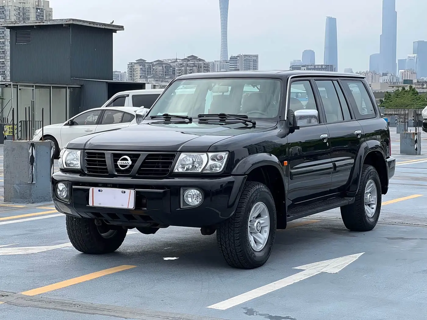 Nissan Patrol 2004 — Photo 1/18
