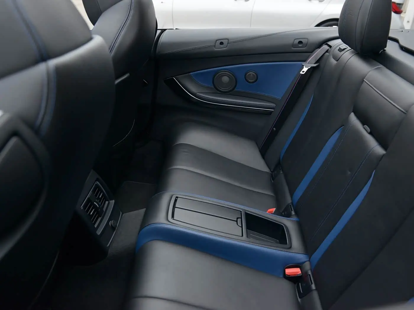 BMW M4 2020 — Photo 11/15