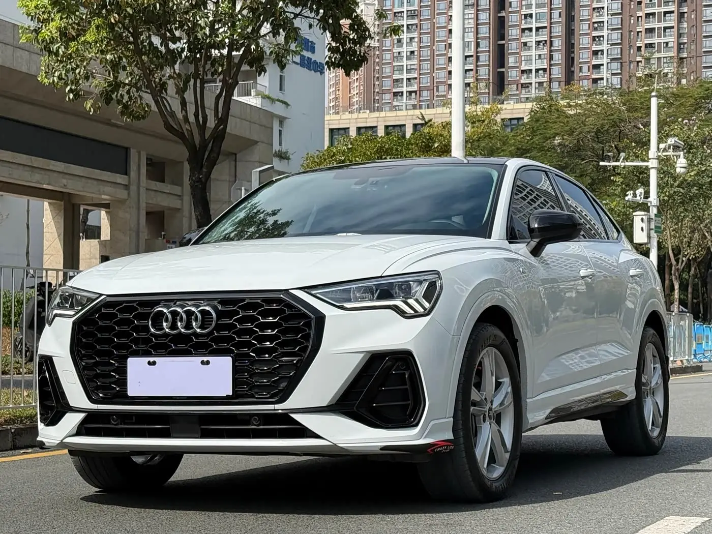 Audi Q3 Sportback 2022 — Фото 1/20