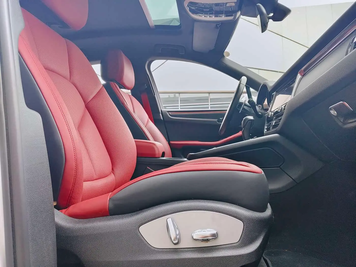 Porsche Macan 2023 — Photo 4/16
