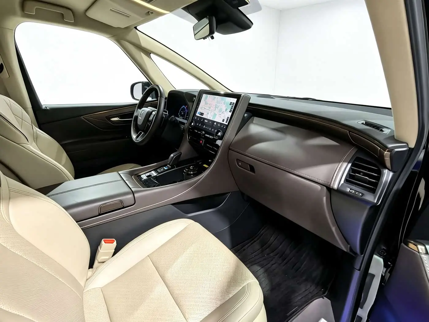 Toyota Vellfire 2023 — Photo 5/10
