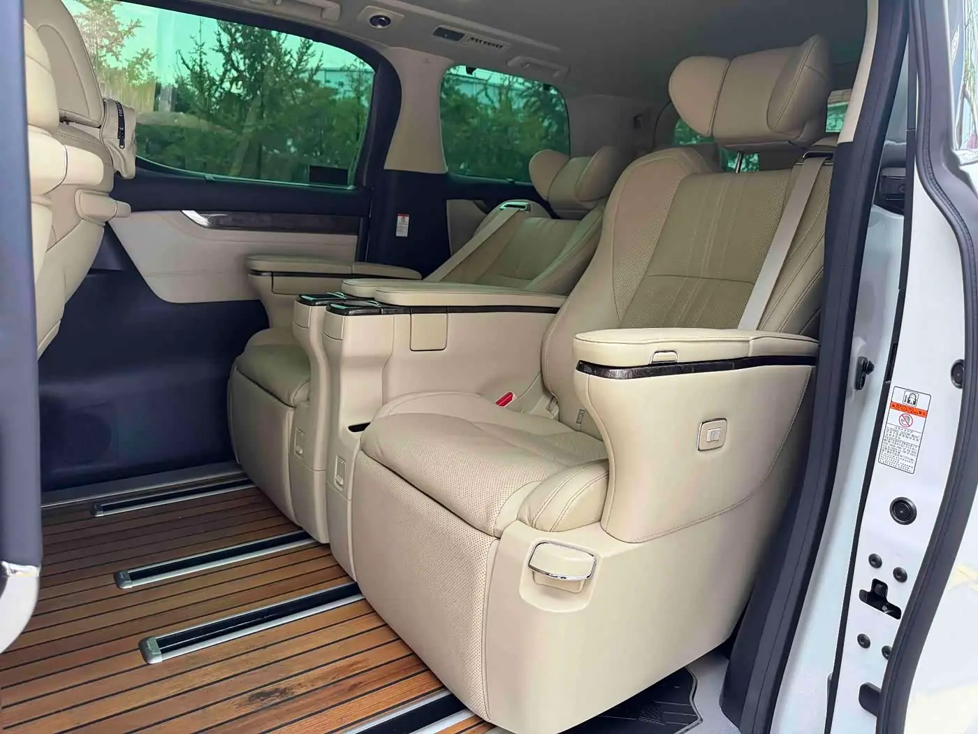 Toyota Alphard 2022 — Фото 3/4