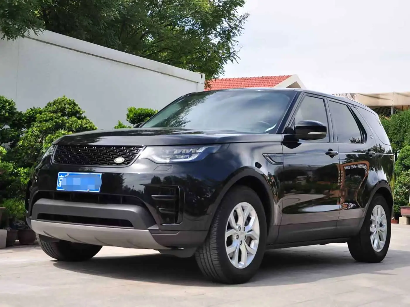 Land Rover Discovery 2019 — Photo 1/15