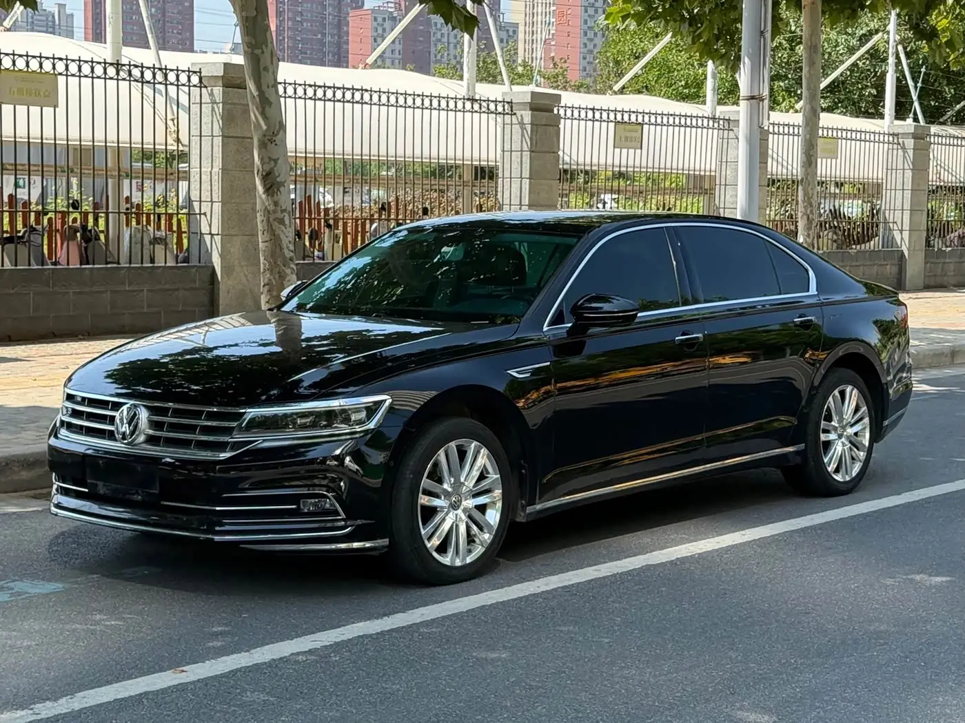 Volkswagen Phideon 2018 — Фото 1/9