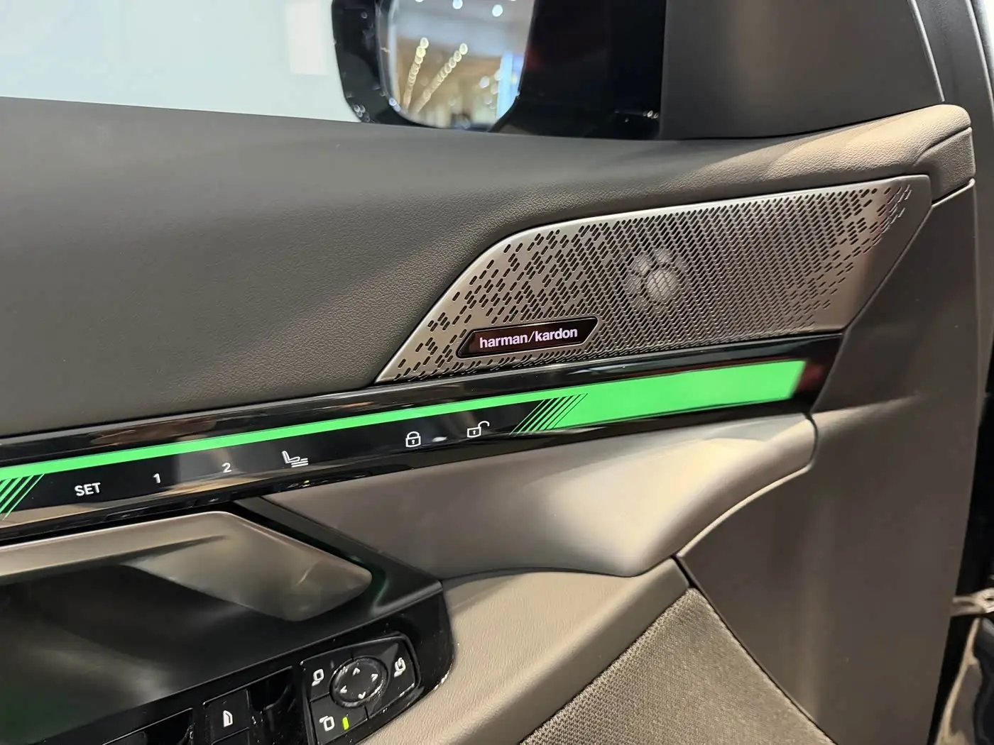 BMW 5 Series 2025 — Photo 8/20
