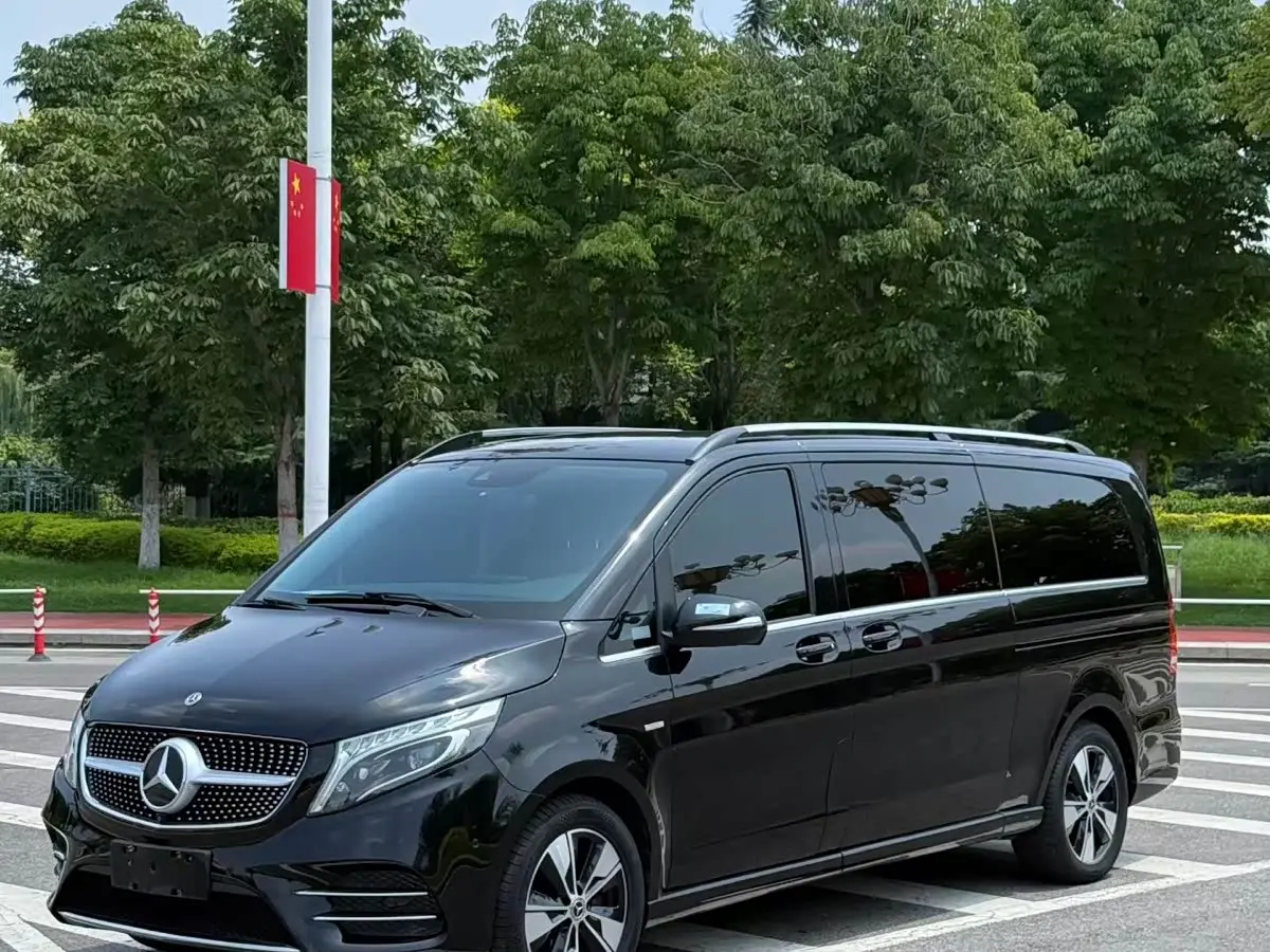 Mercedes-Benz V-Class 2021 — Фото 1/8